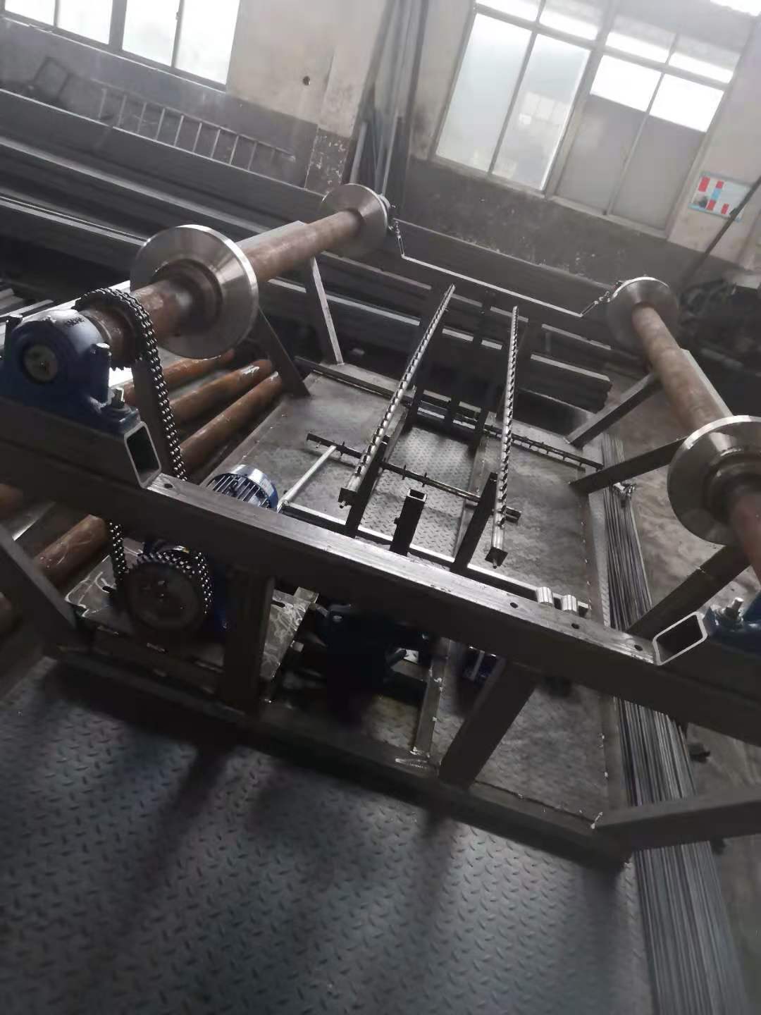 滚塑液压摇摆机