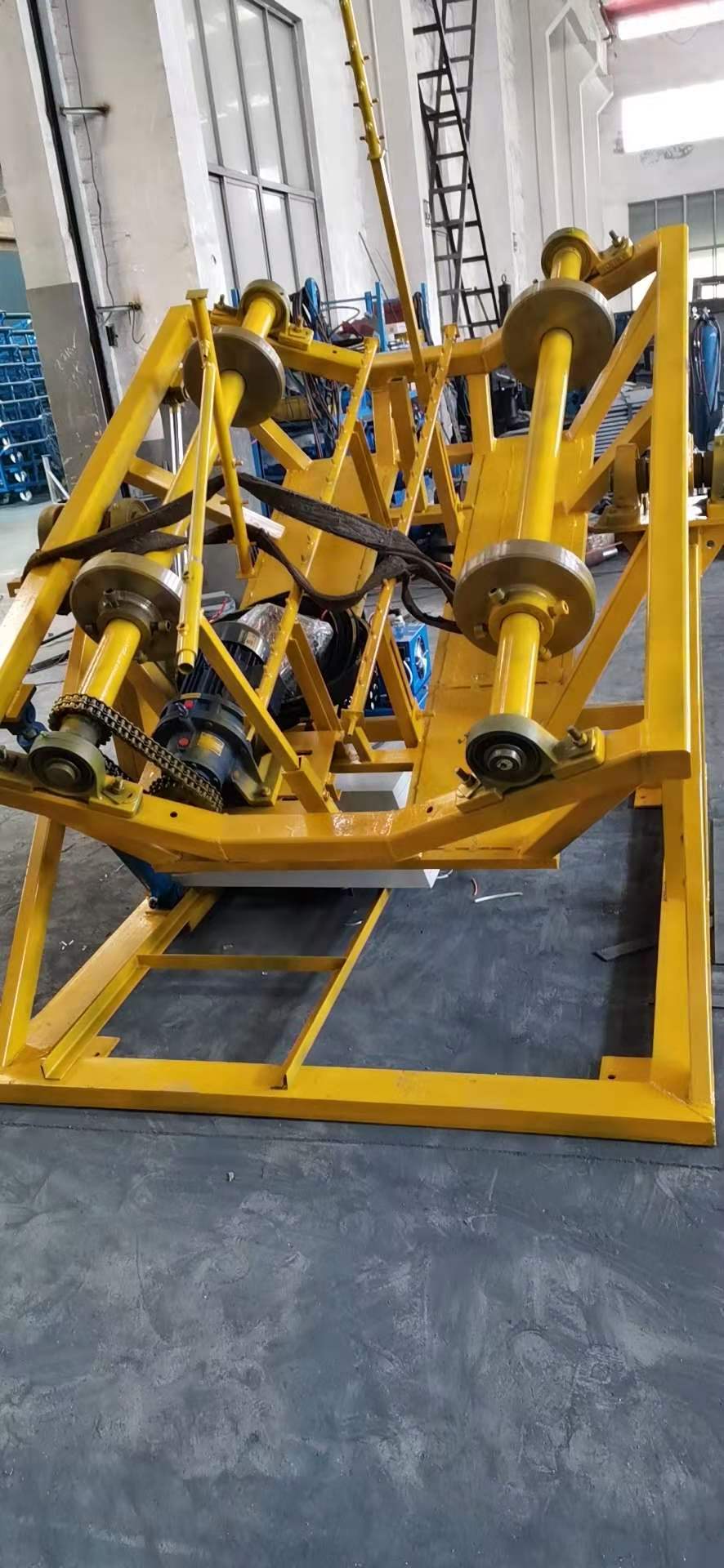 滚塑液压摇摆机